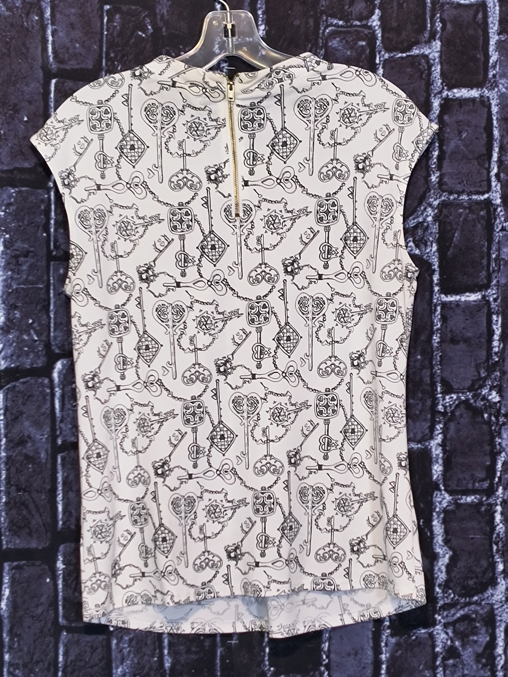 Liz Claiborne White & Black Key & Paisley-Print Pleated Cap-Sleeve Top Size S - Picture 4 of 5